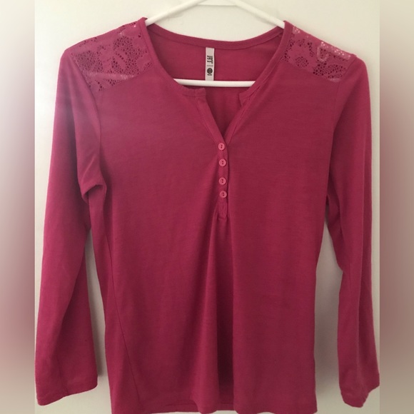 Lace trim fitted long sleeve tee - Picture 2 of 4